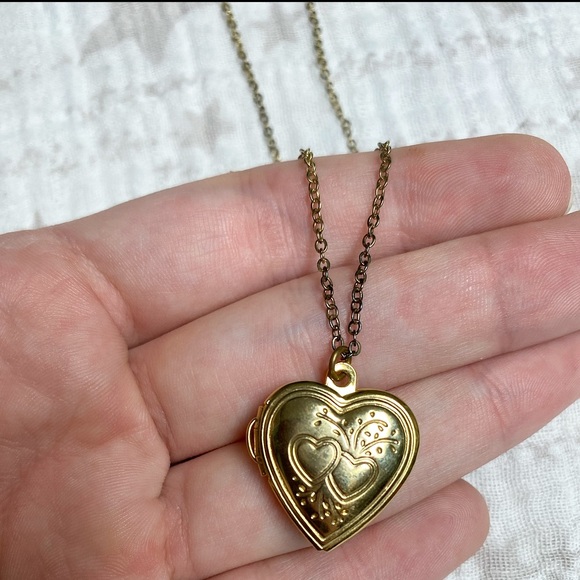 Gold Heart Locket Necklace - Picture 2 of 4